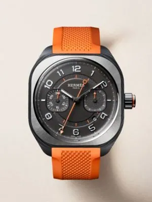 Front view of H08 Chronographe with orange strap